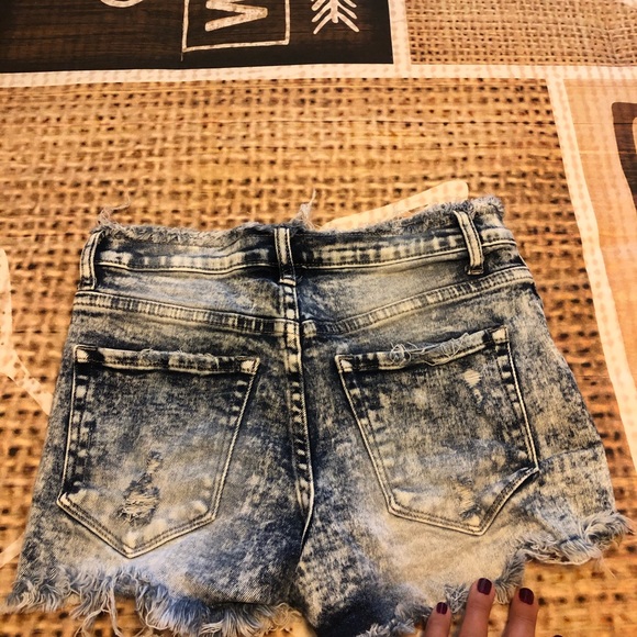 NWOT Vervet frayed Jean shorts - Picture 3 of 8
